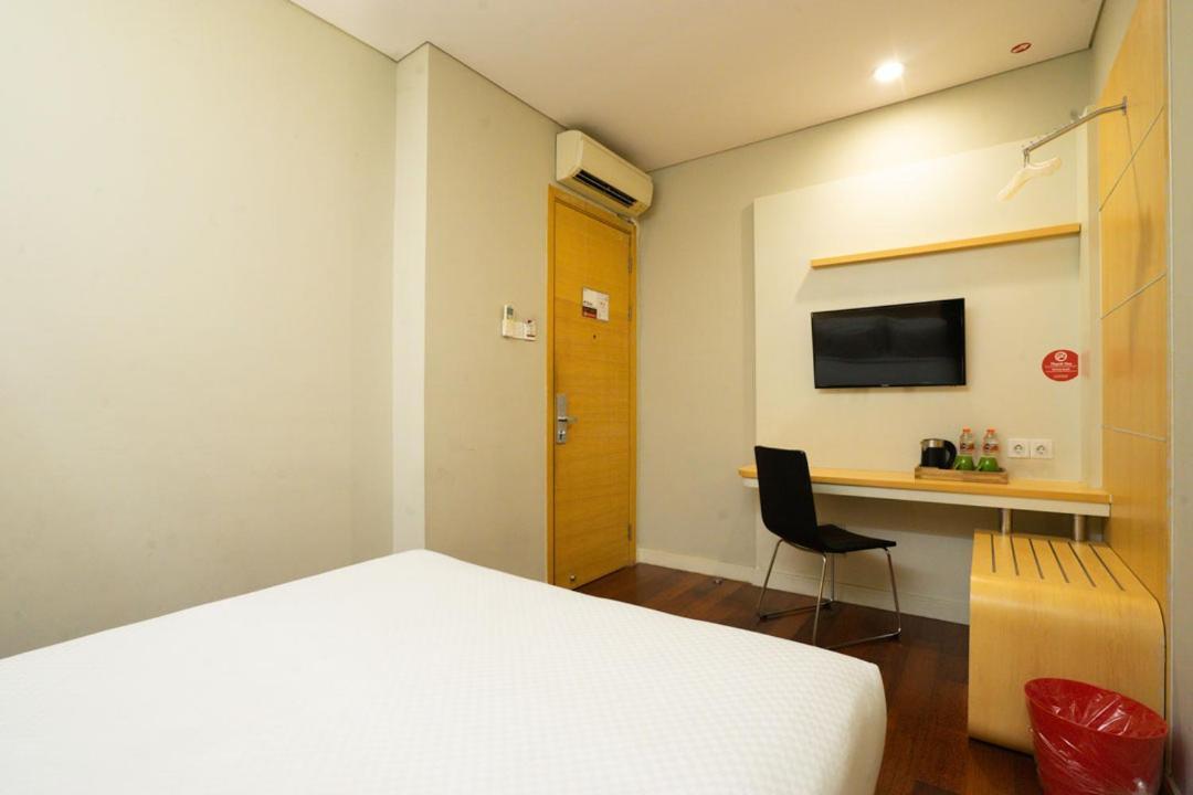 Life Hotel Stasiun Kota Сурабая Екстер'єр фото