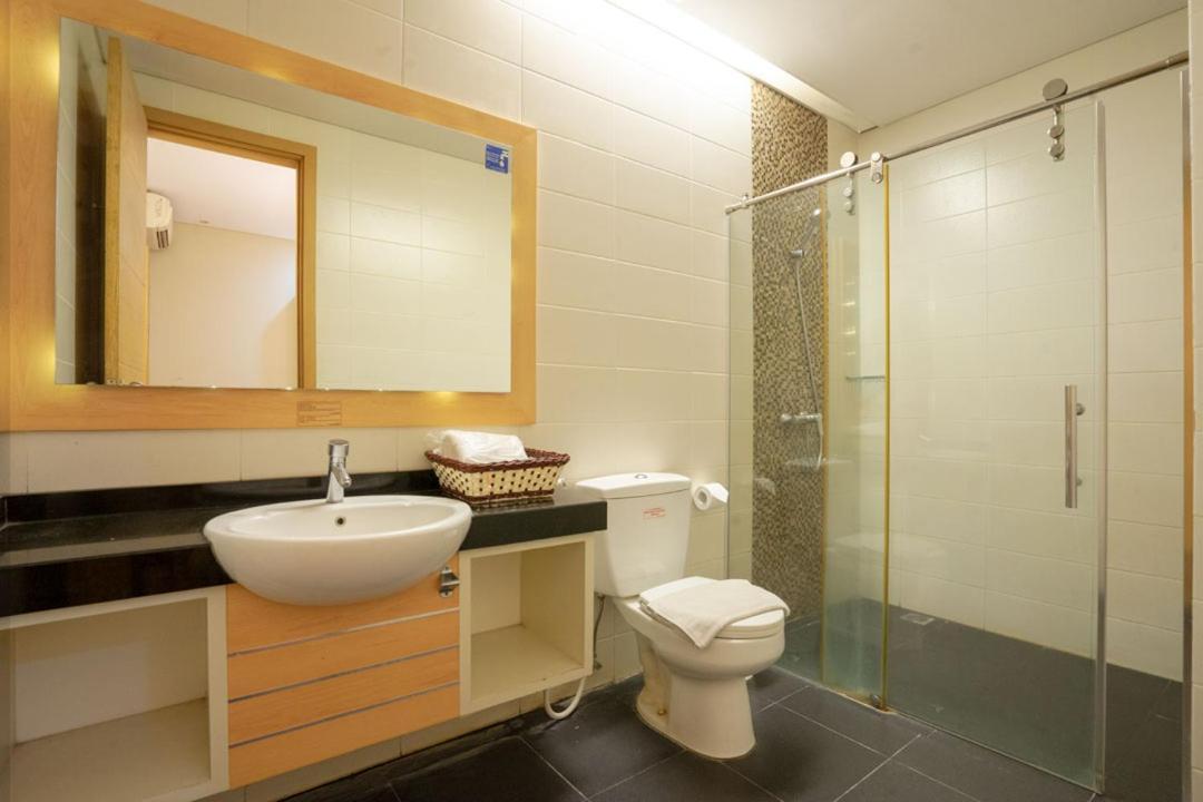 Life Hotel Stasiun Kota Сурабая Номер фото