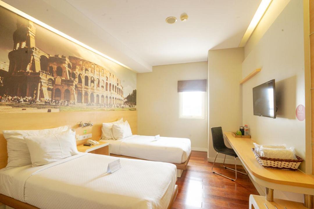 Life Hotel Stasiun Kota Сурабая Номер фото
